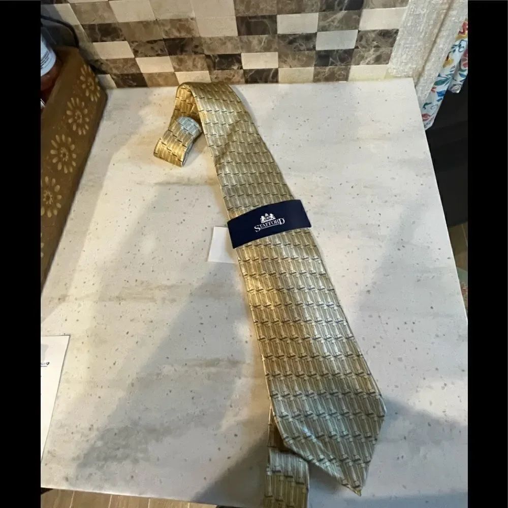 NWT Stafford Tie